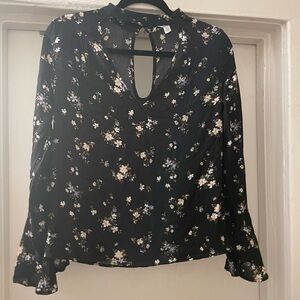 American Eagle Outfitters Black Ditsy Floral bell sleeve top size XS‎